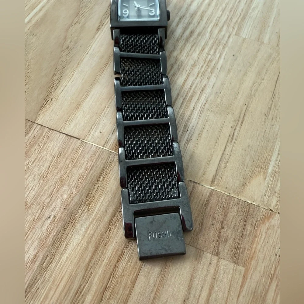 Fossil f2 ladies metallic gunmetal gray watch NEW BATTERY